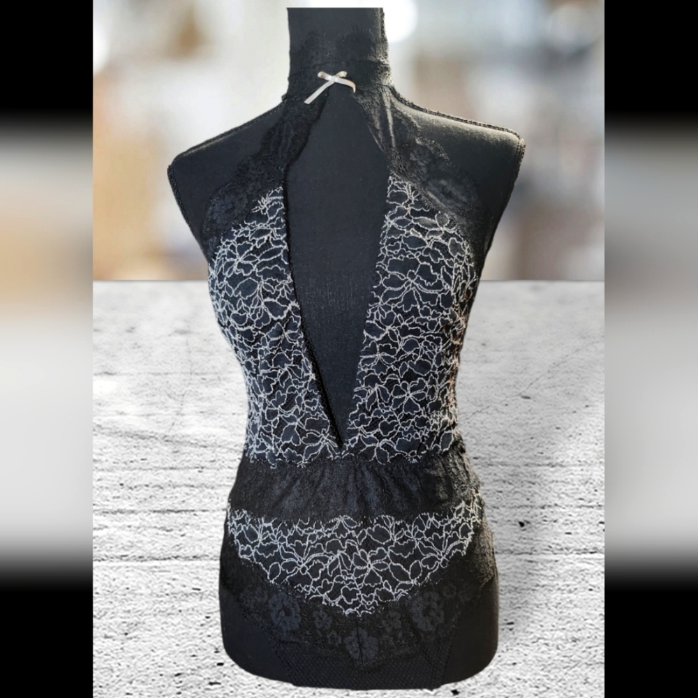 Victoria’s Secret Black Lace Halter Choker Teddy Bodysuit Onesie Lingerie Medium